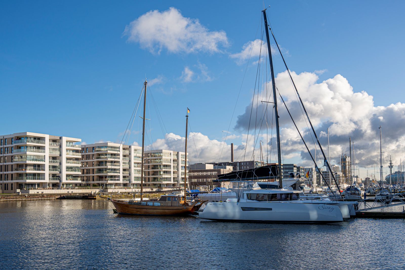 Blick auf den neuen Hafen in Bremerhaven